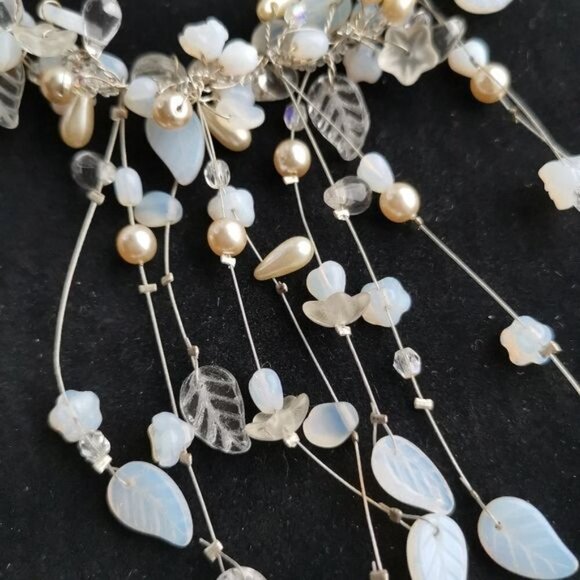 Vintage 90s Czech glass bead flower necklace in white - Picture 3 of 9